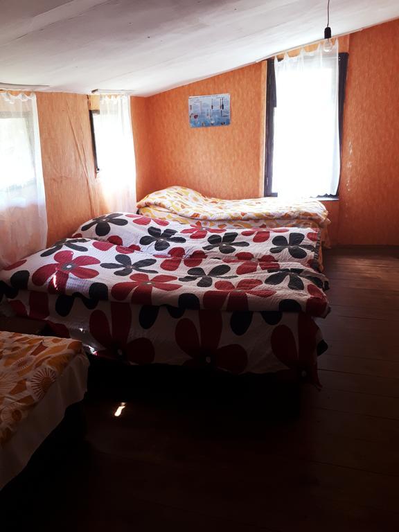 Korsha Guesthouse Roshka Екстер'єр фото