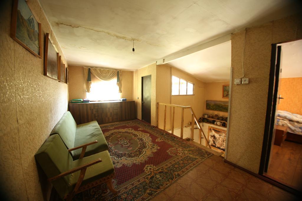 Korsha Guesthouse Roshka Екстер'єр фото