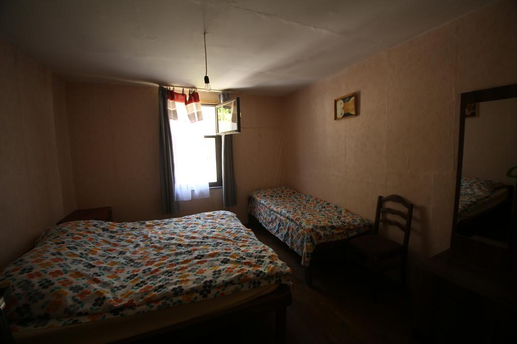 Korsha Guesthouse Roshka Екстер'єр фото
